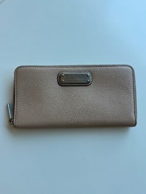 Marc by Marc Jacobs Taupe Pebbled Leather Zip Wallet - Like New Condition